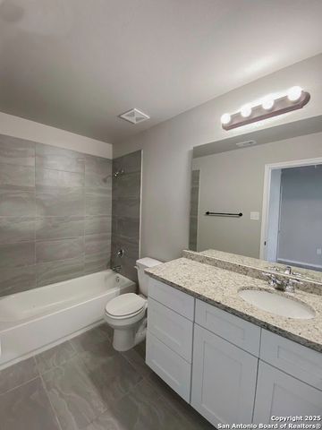 4122 Swans Lndg Unit 302, San Antonio, TX 78217