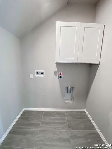 4122 Swans Lndg Unit 302, San Antonio, TX 78217