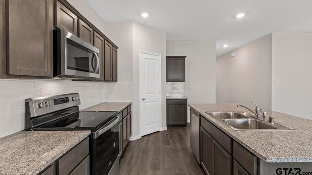 3037 Hidden Valley Drive, Lindale, TX 75771