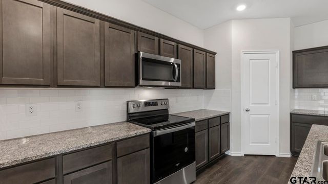3037 Hidden Valley Drive, Lindale, TX 75771