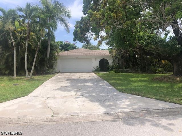 224 Pine Valley CIR, Naples, FL 34113