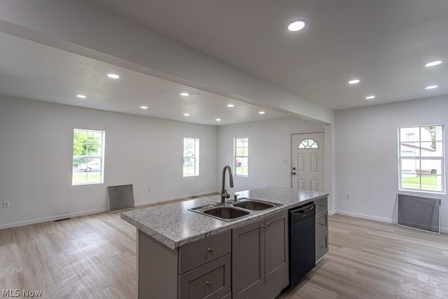1358 Belvedere Avenue SE, Warren, OH 44484