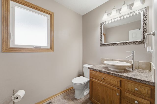 401 Edgewood Lane, Pleasant Hill, IA 50327