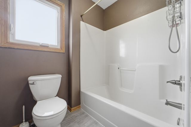 401 Edgewood Lane, Pleasant Hill, IA 50327