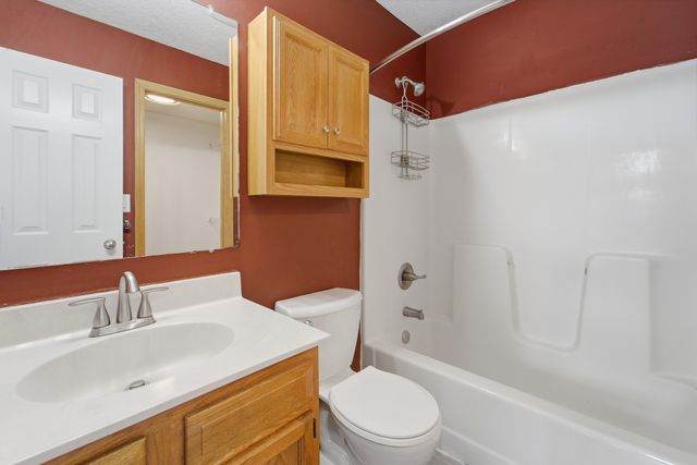 401 Edgewood Lane, Pleasant Hill, IA 50327