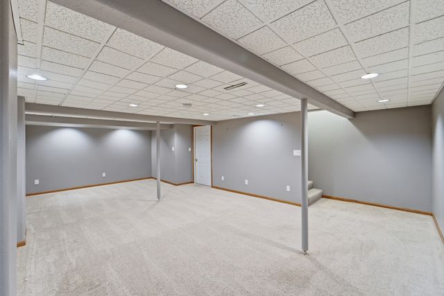 401 Edgewood Lane, Pleasant Hill, IA 50327