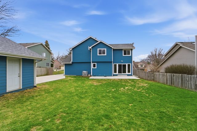 401 Edgewood Lane, Pleasant Hill, IA 50327