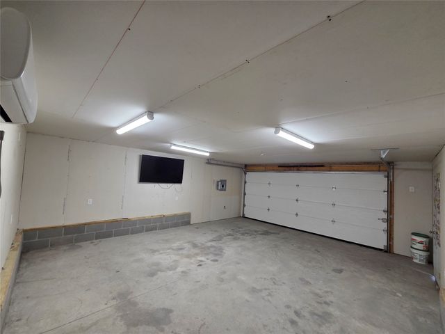 401 Edgewood Lane, Pleasant Hill, IA 50327