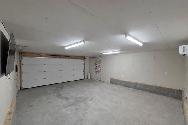 401 Edgewood Lane, Pleasant Hill, IA 50327