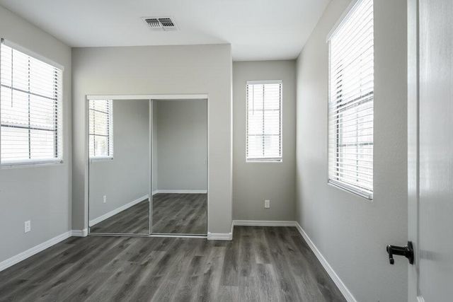 2403 W Dusty Wren Drive, Phoenix, AZ 85085