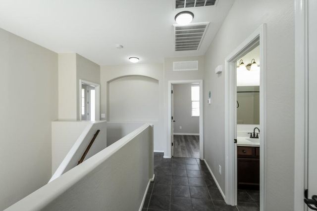 2403 W Dusty Wren Drive, Phoenix, AZ 85085