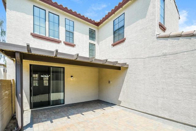 2403 W Dusty Wren Drive, Phoenix, AZ 85085