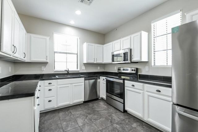 2403 W Dusty Wren Drive, Phoenix, AZ 85085