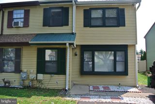 6 COBBLESTONE DR, Horsham, PA 19044