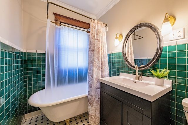 655 Glenwood Avenue, Joliet, IL 60435