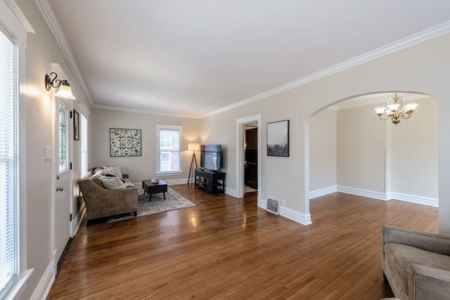 655 Glenwood Avenue, Joliet, IL 60435