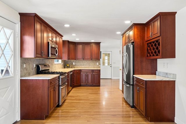 7 Leary Dr., Tewksbury, MA 01876
