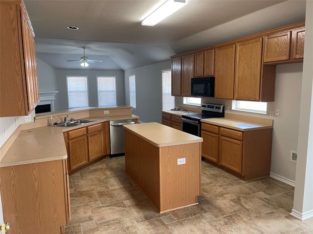 5908 Meadowglen Drive, Denton, TX 76226