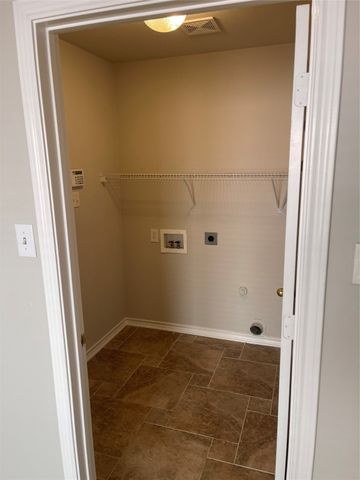 5908 Meadowglen Drive, Denton, TX 76226