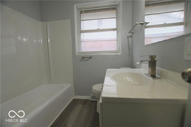 5820 E 40th Street, Indianapolis, IN 46226