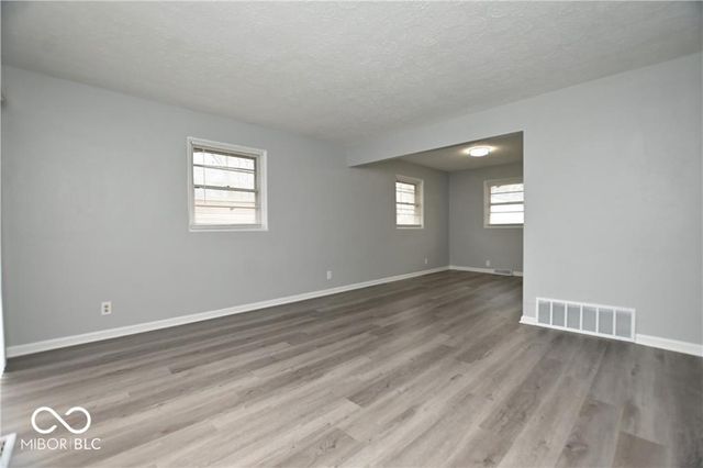 5820 E 40th Street, Indianapolis, IN 46226