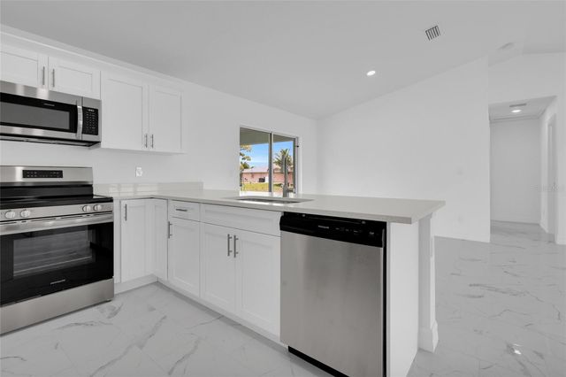 310 NE 9TH TERRACE, Cape Coral, FL 33909