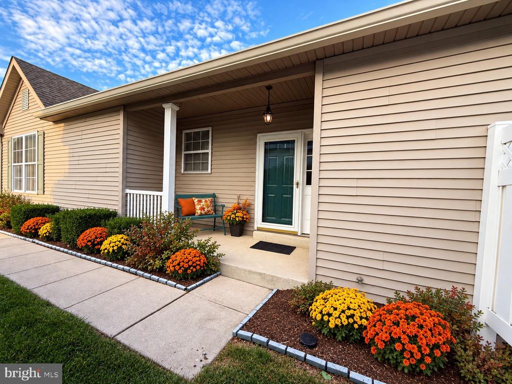 1508 HUNTING HORN TURN, GLEN MILLS, PA 19342 — exterior