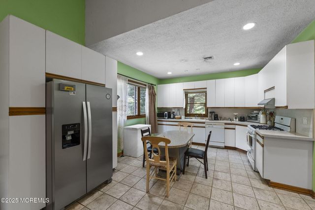 19-23 Roberts Road, Millstone, NJ 08535