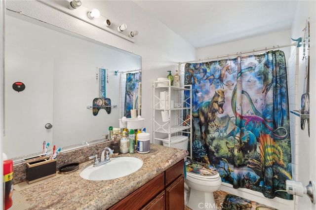 6225 Galanos Court, Bakersfield, CA 93313