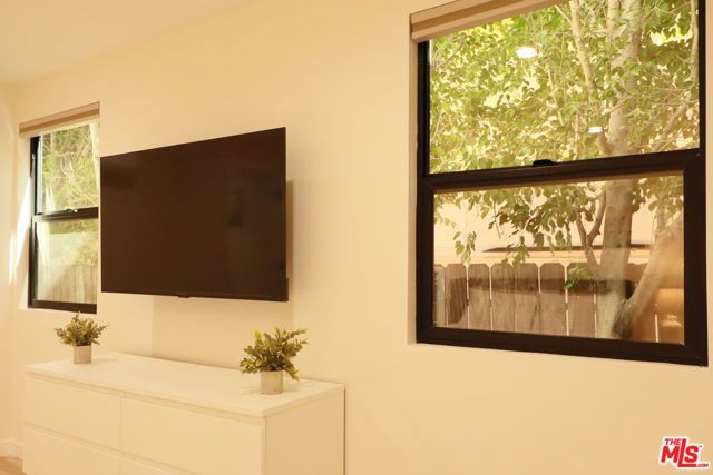 918 N San Vicente Boulevard E, West Hollywood, CA 90069
