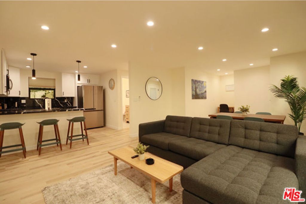 918 N San Vicente Boulevard E, West Hollywood, CA 90069
