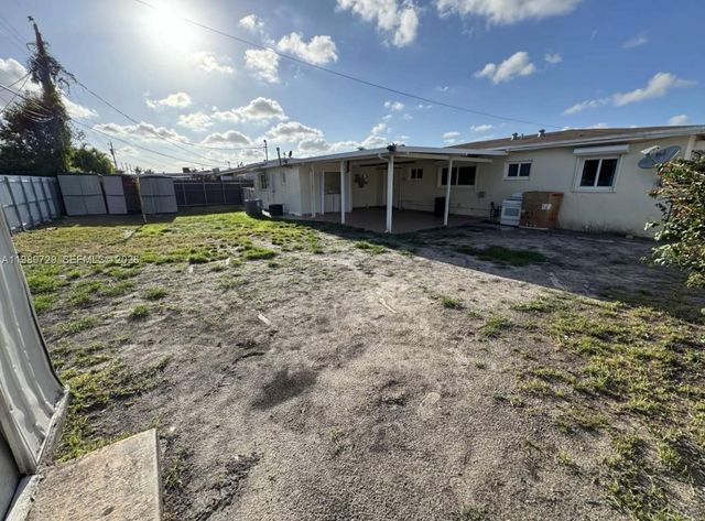 510 W 36th Pl, Hialeah, FL 33012