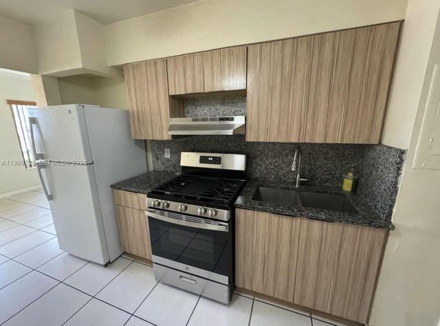 510 W 36th Pl, Hialeah, FL 33012