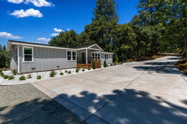 24561 Defender Grade Rd, Pioneer, CA 95666