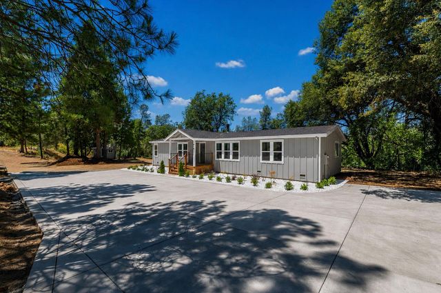 24561 Defender Grade Rd, Pioneer, CA 95666