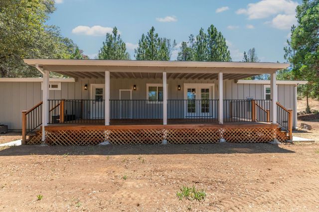 24561 Defender Grade Rd, Pioneer, CA 95666