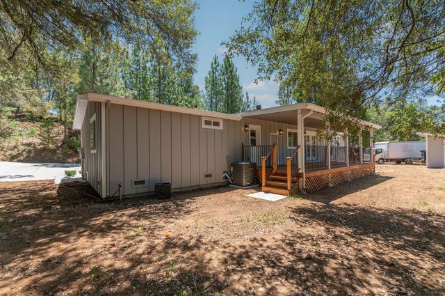 24561 Defender Grade Rd, Pioneer, CA 95666