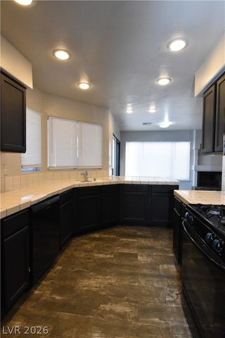 5016 Camino Del Santo Parkway, North Las Vegas, NV 89031