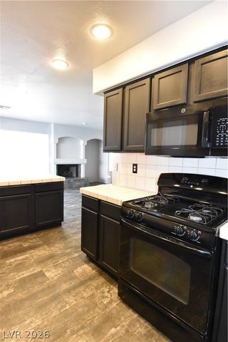 5016 Camino Del Santo Parkway, North Las Vegas, NV 89031