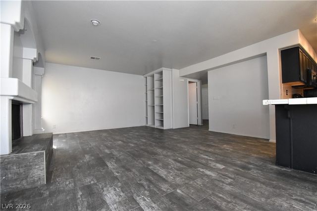 5016 Camino Del Santo Parkway, North Las Vegas, NV 89031