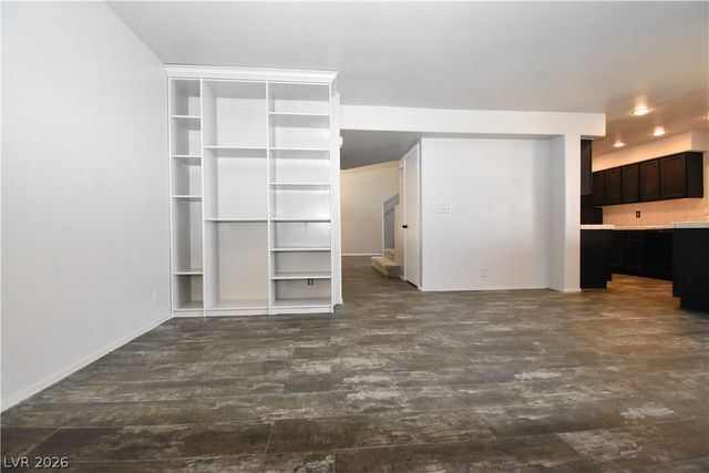 5016 Camino Del Santo Parkway, North Las Vegas, NV 89031
