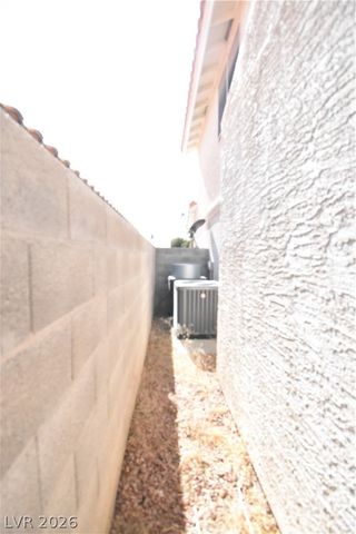 5016 Camino Del Santo Parkway, North Las Vegas, NV 89031