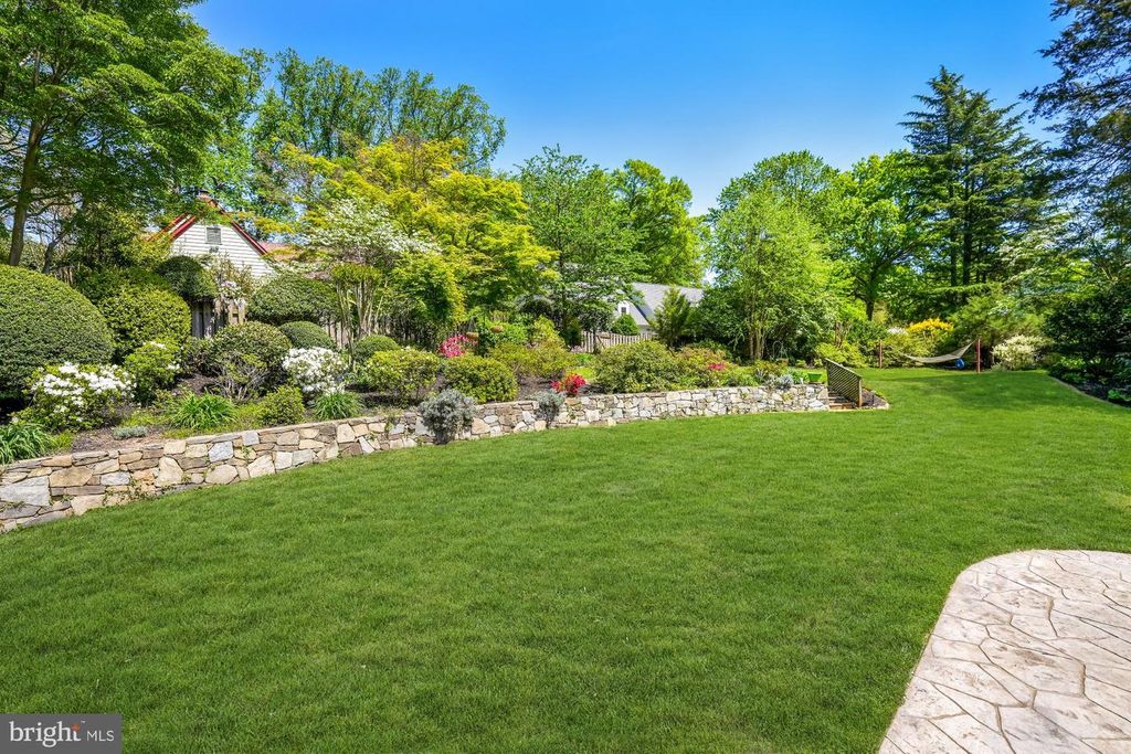7112 HOLYROOD DR, Mclean, VA 22101