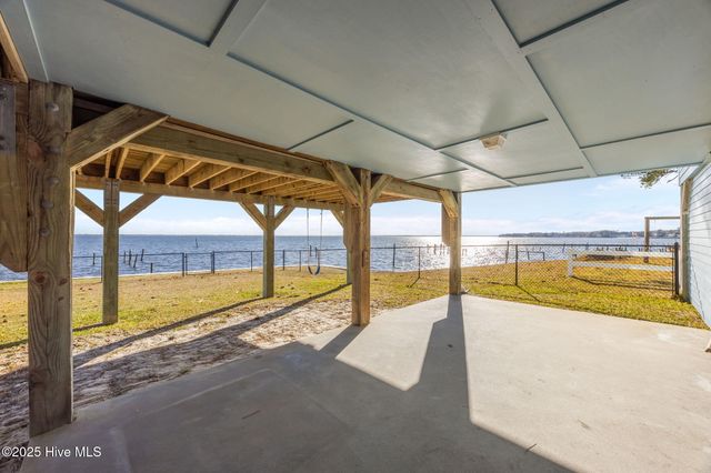 3465 Janiero Road, Arapahoe, NC 28510