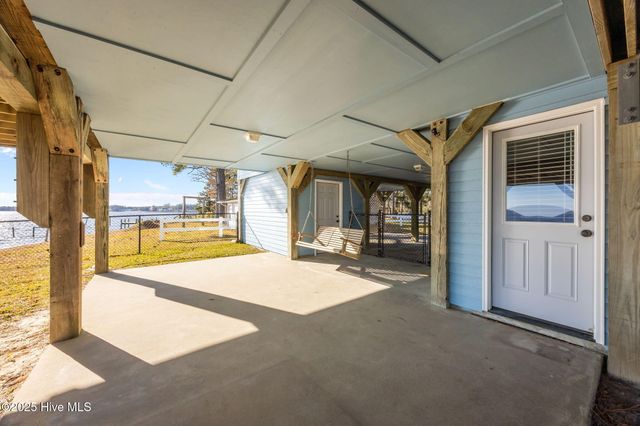 3465 Janiero Road, Arapahoe, NC 28510