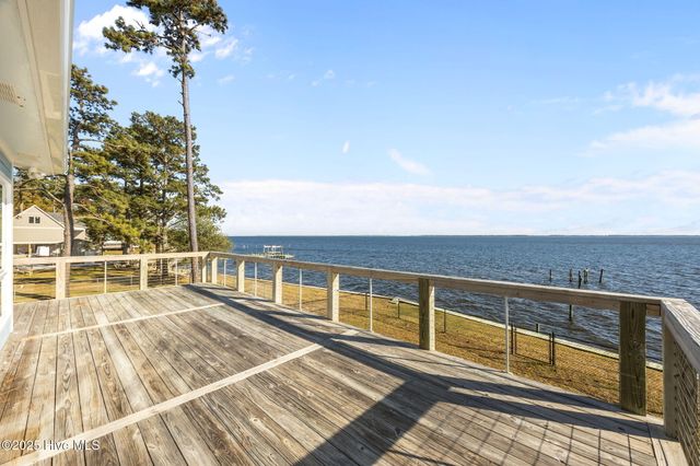 3465 Janiero Road, Arapahoe, NC 28510