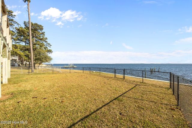 3465 Janiero Road, Arapahoe, NC 28510