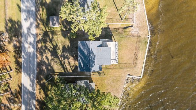 3465 Janiero Road, Arapahoe, NC 28510