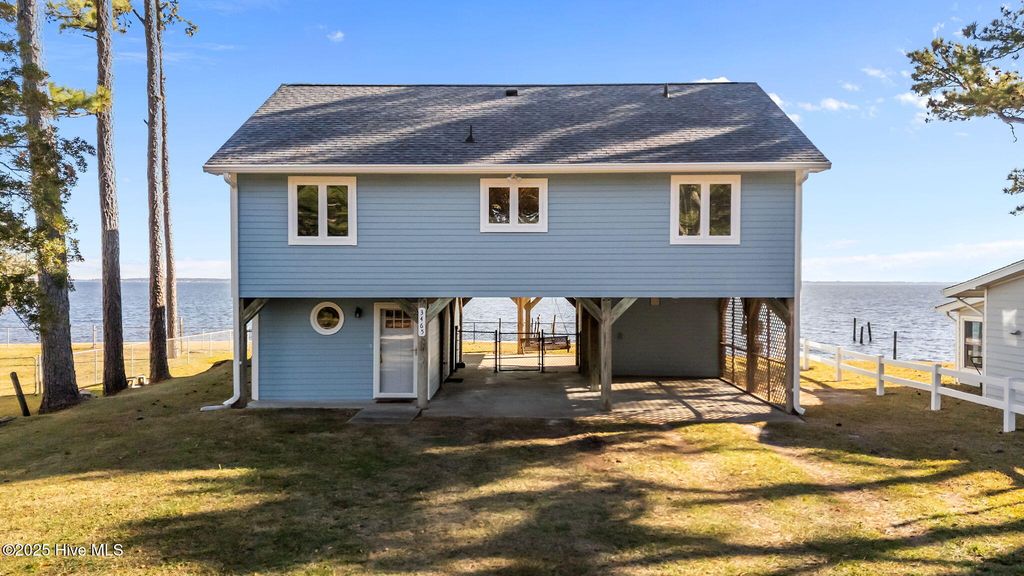 3465 Janiero Road, Arapahoe, NC 28510