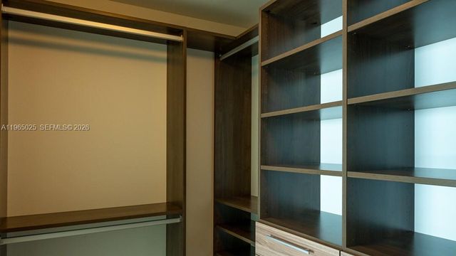 650 NE 32nd St 2105, Miami, FL 33137